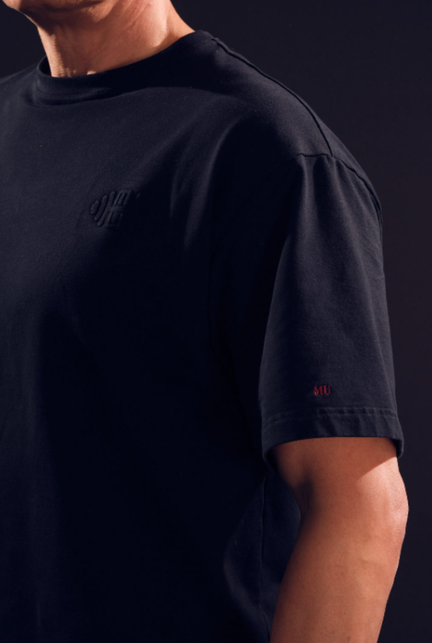 lxury roundend black tee